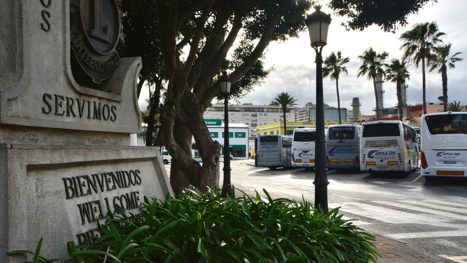 Puerto estación marítima monolito monumento bienvenida bienvenidos wellcome