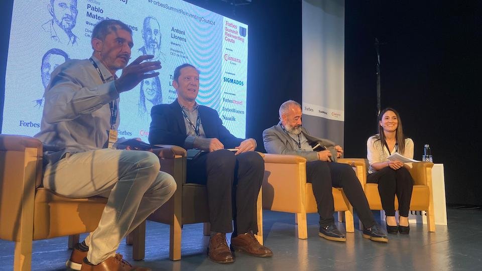 Por la izquierda, Pablo Mates, Gil Robles, Llorens y , en el Forbes Summit Reinventing Ceuta.
