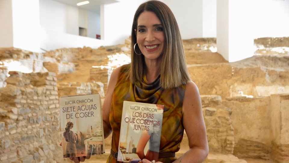 Lucía Chacón Feria Libro 2024 presentación novelas Biblioteca Adolfo Suárez