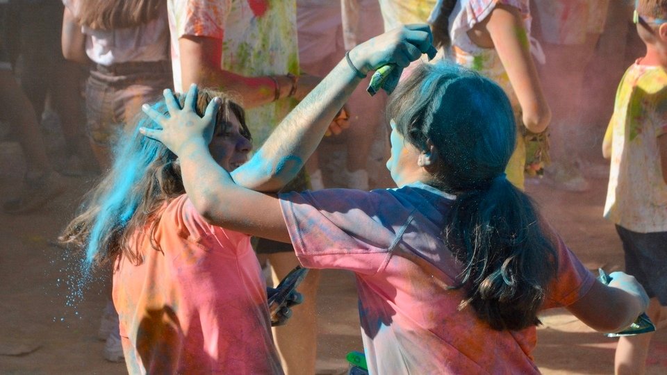 Holi festival colores comunidad hindú 2024