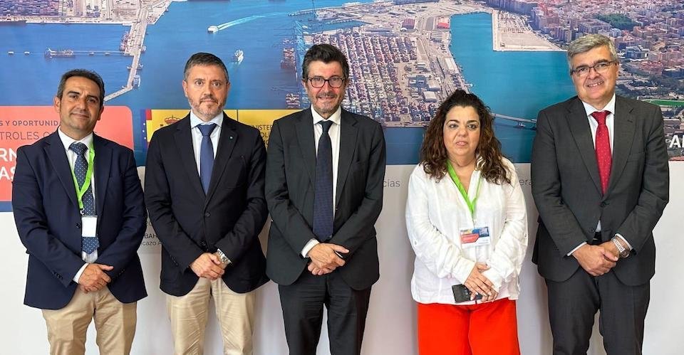 Representantes de la Autoridad Portuaria de Ceuta y de la Delegación del Gobierno, en Algeciras.