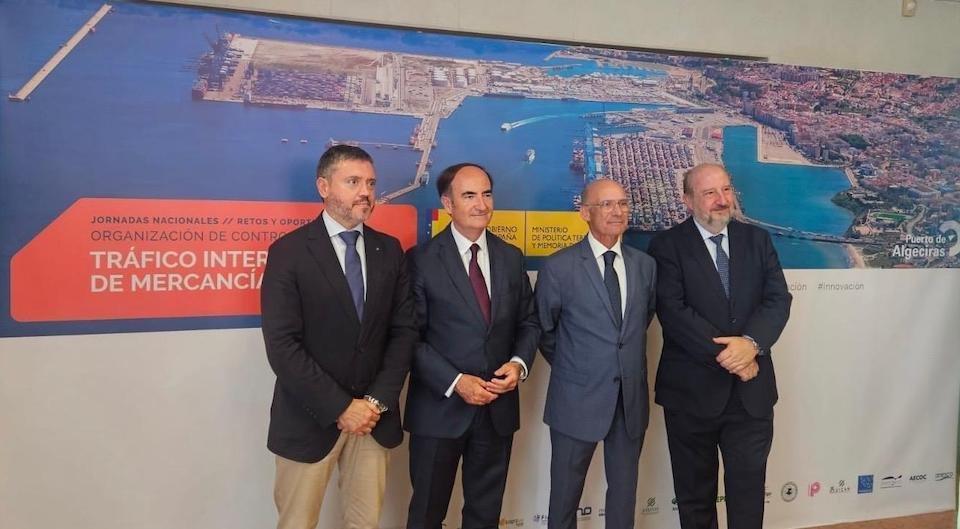 Representantes de la Autoridad Portuaria, en Algeciras.
