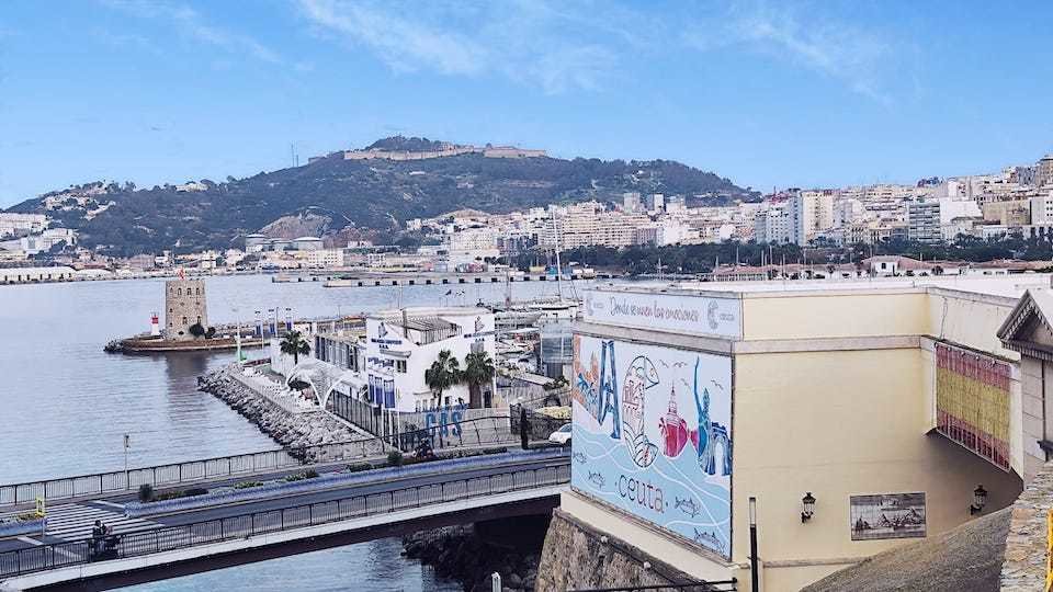 Ceuta vista panorámica general puerto hacho cartel puente ciudad